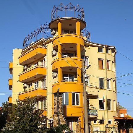 Семеен Хотел Бостън Ράβντα Εξωτερικό φωτογραφία