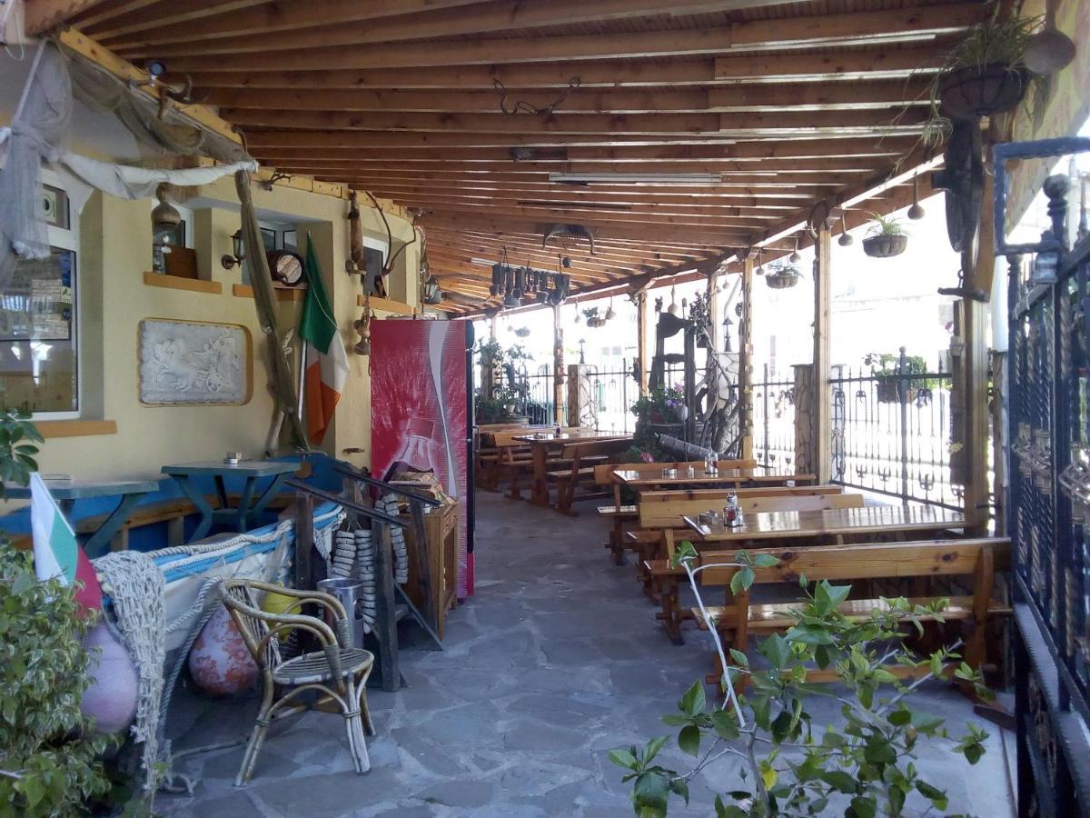 Семеен Хотел Бостън Ράβντα Εξωτερικό φωτογραφία