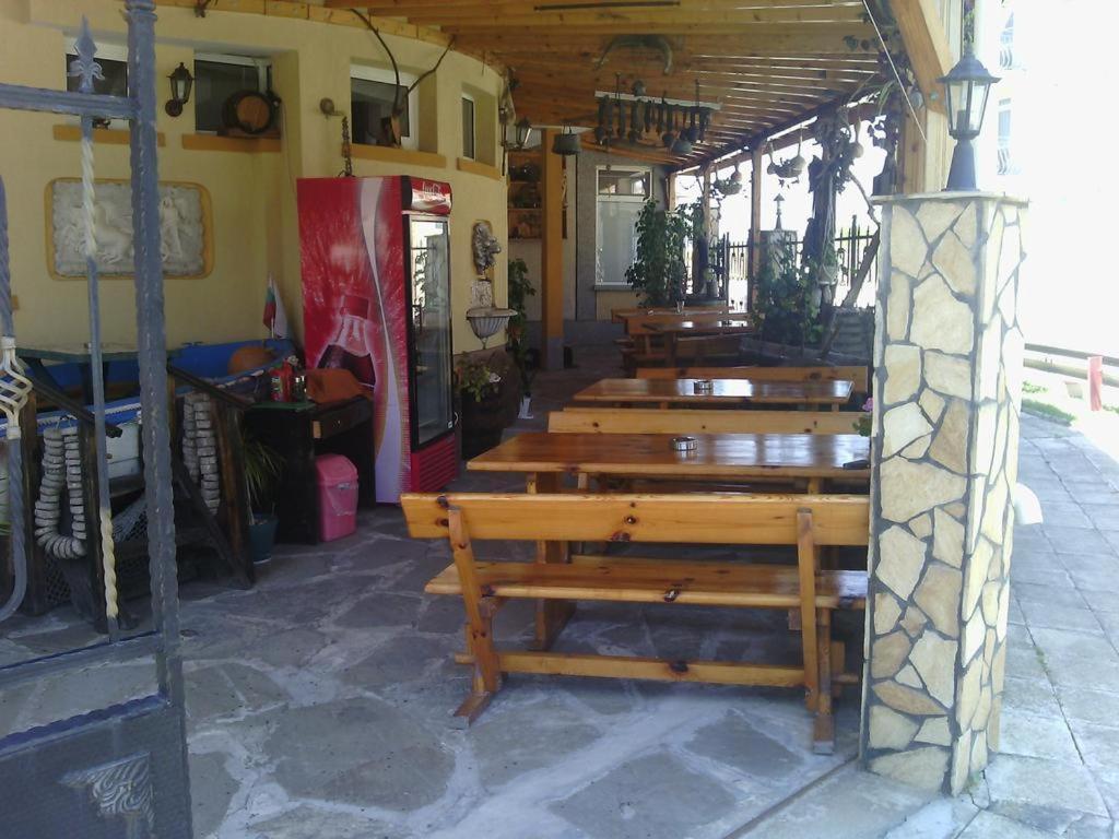 Семеен Хотел Бостън Ράβντα Εξωτερικό φωτογραφία